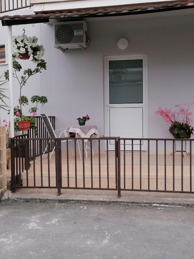 Hamboula Apartman Polis Kültér fotó
